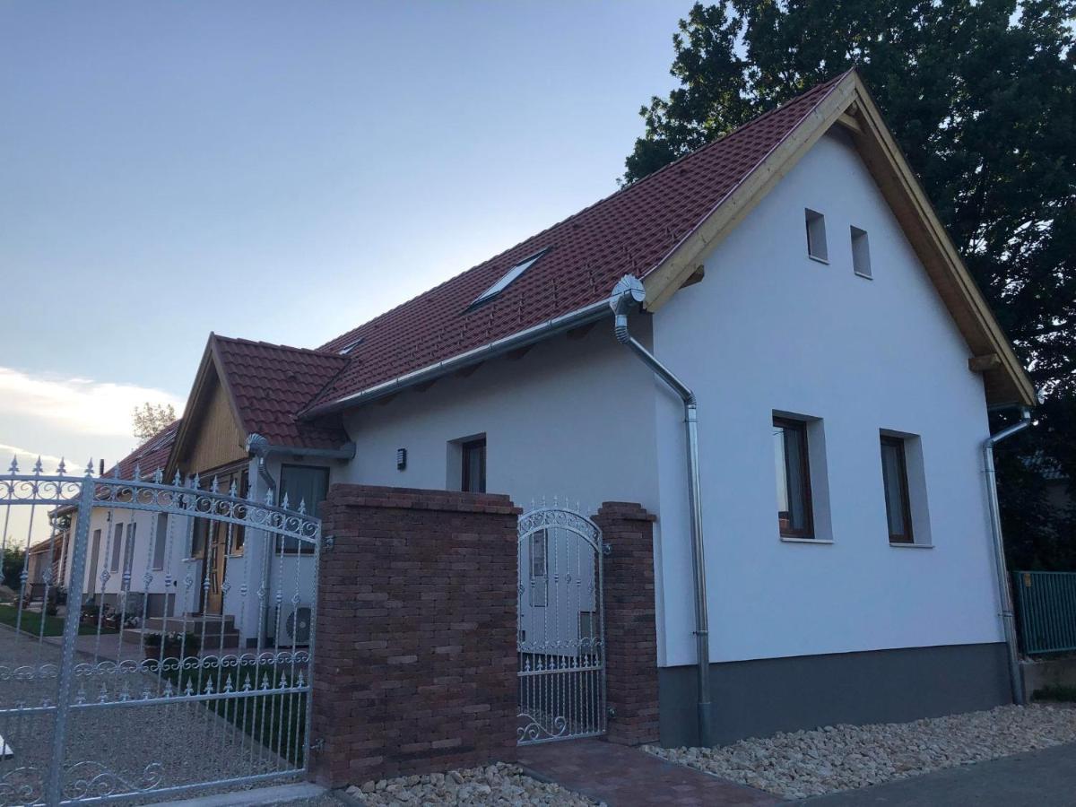 Fazekas Vendeghaz Hotel Balatonkeresztur Luaran gambar